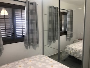 1 chambre, fer et planche à repasser, Wi-Fi, draps fournis