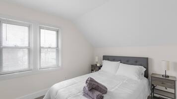 3 bedrooms, desk, iron/ironing board, WiFi