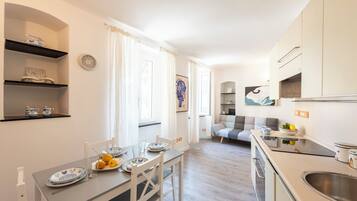 Standard Apartment, 2 Bedrooms (Charming Apartment Santa Margherita) | Dining room