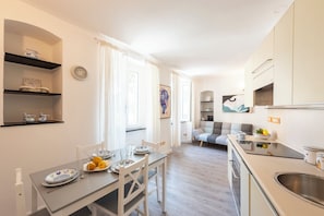 Kühlschrank, Ofen, Herdplatte, Geschirrspüler