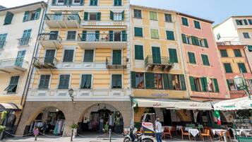 Standard Apartment, 2 Bedrooms (Charming Apartment Santa Margherita) | Bathroom | Shower, hair dryer, bidet, towels