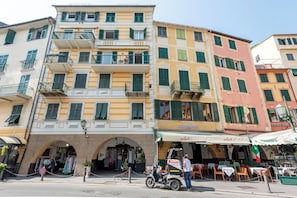 LÀgenhet Standard - 2 sovrum (Charming Apartment Santa Margherita) | Badrum | Dusch, hÄrtork, bidé och handdukar