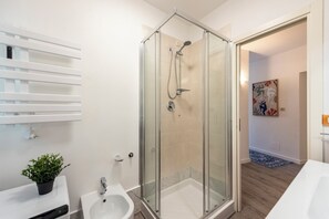 Shower, hair dryer, bidet, towels - Charming Apartment Santa Margherita Ligur (Santa Margherita Ligure)