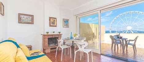 Standard Penthouse, 1 Bedroom, Balcony (Una Finestra Sul Porto) | Outdoor dining