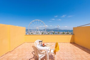 Standard-Penthouse, 1 Schlafzimmer, Balkon (Una Finestra Sul Porto) | Speisen im Freien