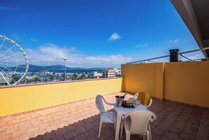 Standard Penthouse, Multiple Bedrooms (Una Finestra Sul Porto) | Outdoor dining