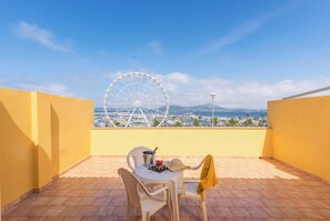 Standard-Penthouse, Mehrere Schlafzimmer (Una Finestra Sul Porto) | Speisen im Freien