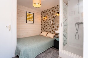 4 dormitorios, tabla de planchar con plancha, wifi y ropa de cama