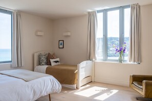 4 bedrooms, iron/ironing board, free WiFi, bed sheets - Sandhills -  a house that sleeps 8 guests  in 4 bedrooms (Salcombe)