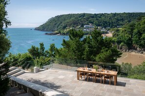 Outdoor dining - Sandhills -  a house that sleeps 8 guests  in 4 bedrooms (Salcombe)