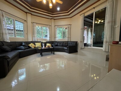 4-Bedroom House in Lovely Chiang Mai with AC and WiFi