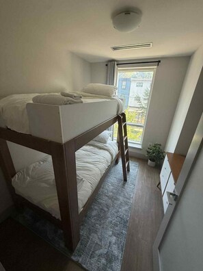 3 bedrooms, desk, iron/ironing board, travel crib