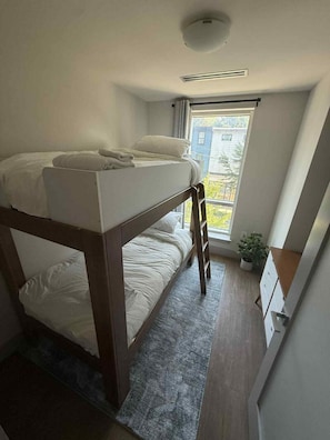 3 bedrooms, desk, iron/ironing board, travel crib