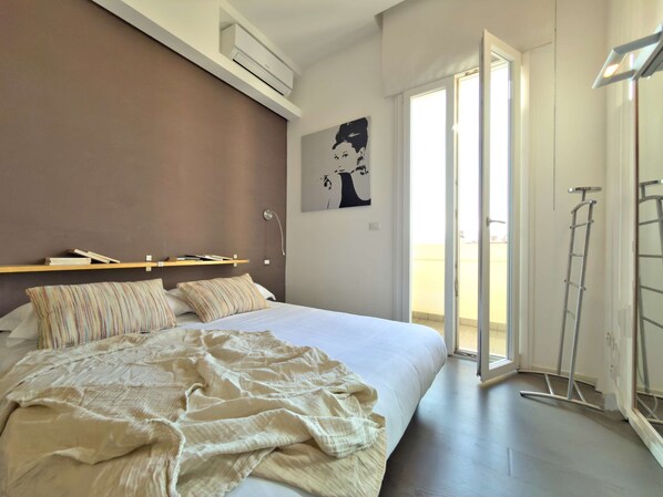 2 bedrooms, iron/ironing board, WiFi