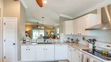 House (3 Bedrooms) | Interior