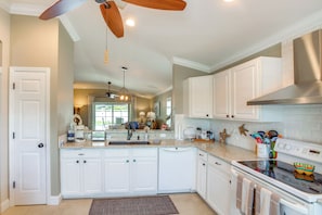House (3 Bedrooms) | Interior