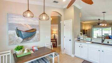 House (3 Bedrooms) | Interior