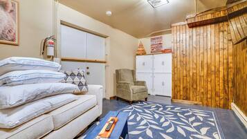 Apartment (0 Bedroom) | Interior