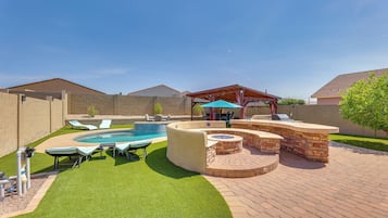 House (4 Bedrooms) | Interior