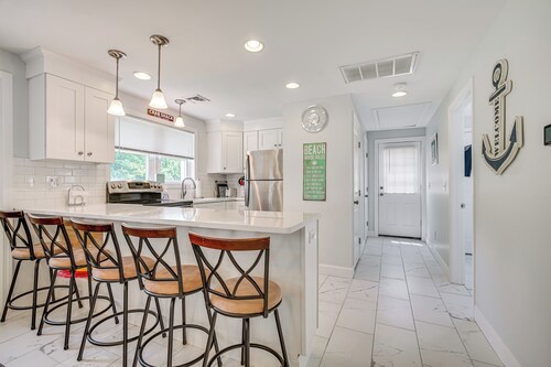 1/2 Mi to Beach: Family Retreat in Old Lyme!