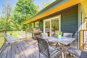 House (1 Bedroom) | Interior - Deck, Hot Tub & Views: Sleek Getaway in Index! (Gold Bar)
