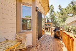 Interior - Walkable Big Bear Lake Home w/ Private Hot Tub! (Big Bear Lake)