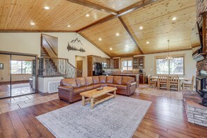 Interior - Walkable Big Bear Lake Home w/ Private Hot Tub! (Big Bear Lake)