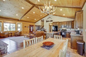 Interior - Walkable Big Bear Lake Home w/ Private Hot Tub! (Big Bear Lake)