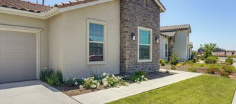 9 Mi to Dtwn Bakersfield: Pet-friendly Home