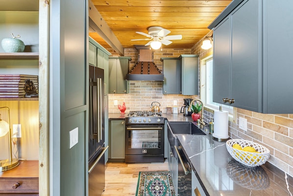 House (2 Bedrooms) | Interior