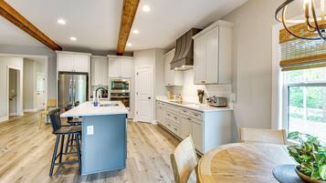 House (4 Bedrooms) | Interior
