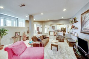 ์ํํธ (2 Bedrooms) | ๋ด๋ถ