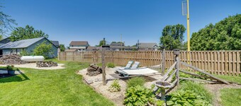 1 Mi to Shops & Eats on Main St: New Holland Abode