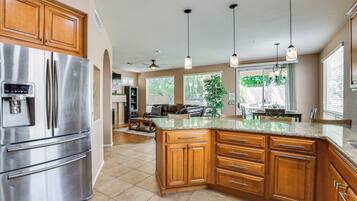 House (4 Bedrooms) | Interior