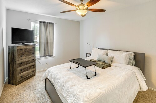 1 Mi to Denton Square: Family Home w/ Fenced Yard!