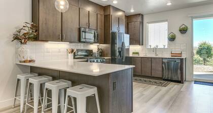 7 Mi to Snow Canyon: Townhome w/ Arcade Games!