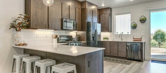 7 Mi to Snow Canyon: Townhome w/ Arcade Games!