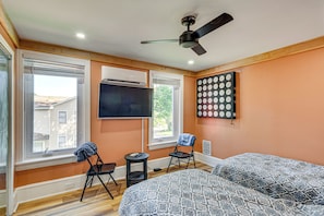 House (2 Bedrooms) | Interior - Walkable Neighborhood: Updated Morton Home! (Morton)