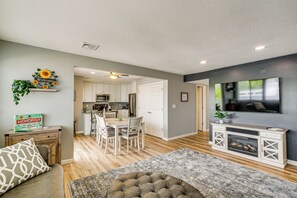 Apartment (2 Bedrooms) | Front of property - Pool Access & Lake Views: Osage Beach Family Gem (Osage Beach)