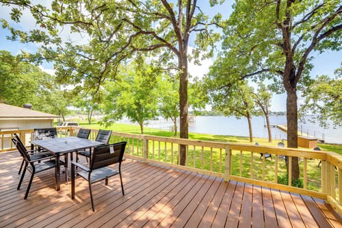 Waterfront Cedar Creek Lake Gem: Near Marina!