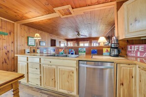 House (4 Bedrooms) | Interior