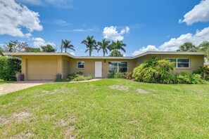 House (2 Bedrooms) | Interior - 3 Mi to Siesta Key Beach: Snowbird Haven w/ Lanai (Sarasota)