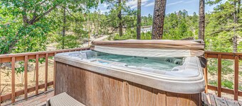 Hot Tub Haven w/ Game Room & Grill in Ruidoso!