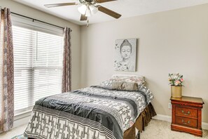 Apartment (3 Bedrooms) | Interior - 7 Mi to Dtwn Augusta: Townhome Near Shops & Eats! (Grovetown)