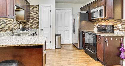 7 Mi to Dtwn Augusta: Townhome Near Shops & Eats!