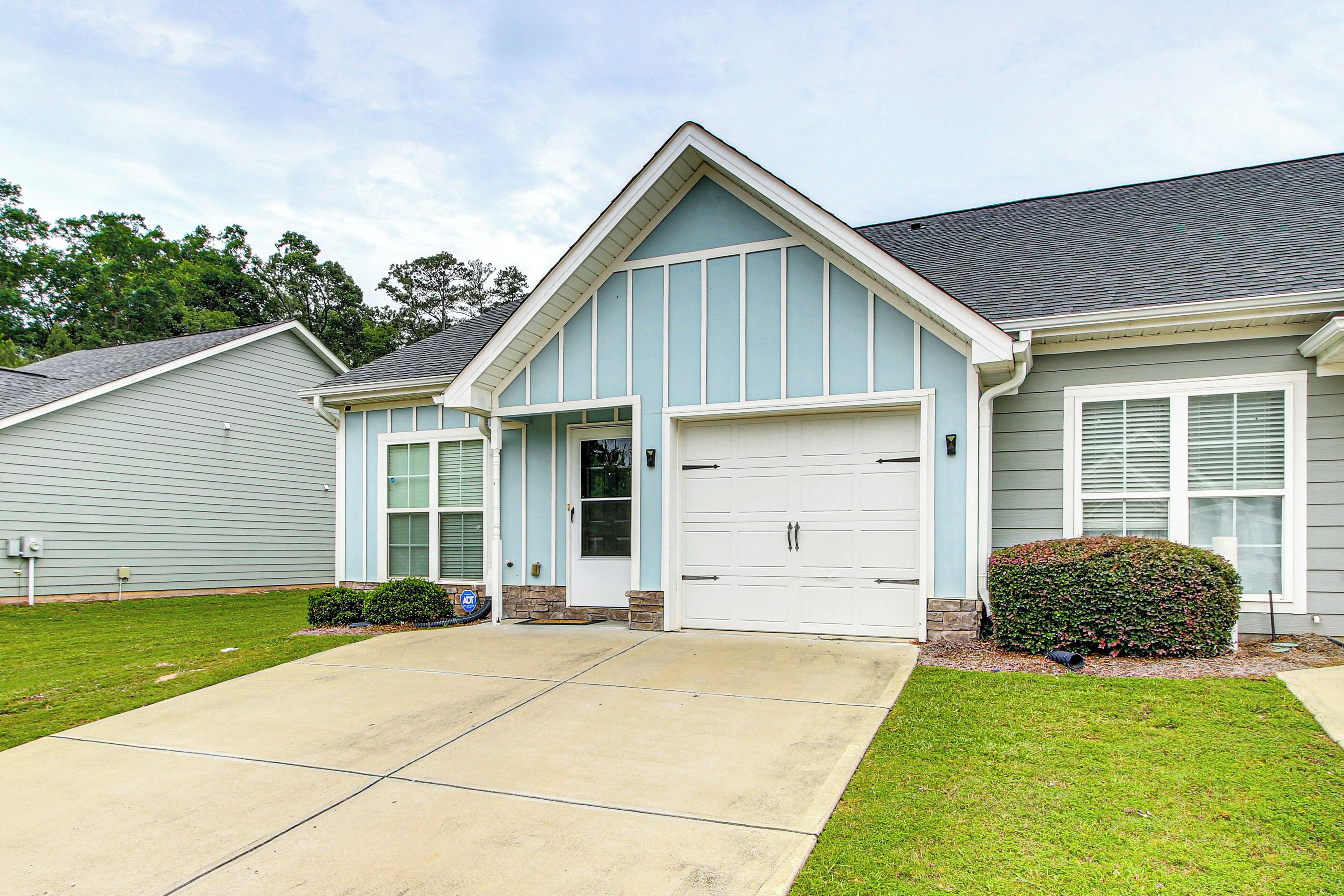 Apartment (3 Bedrooms) | Front of property