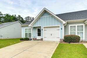 Apartment (3 Bedrooms) | Interior - 7 Mi to Dtwn Augusta: Townhome Near Shops & Eats! (Grovetown)