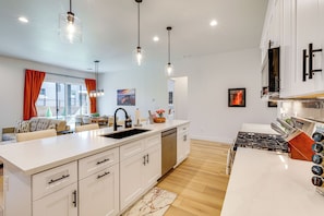 House (3 Bedrooms) | Interior