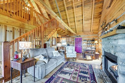 2 Mi to Mabry Mill: Mtn-view Cabin w/ Porch!