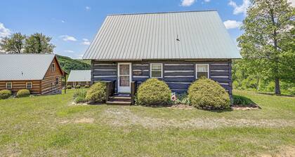 2 Mi to Mabry Mill: Mtn-view Cabin w/ Porch!
